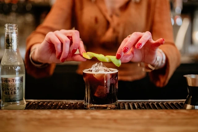 garnish cocktail